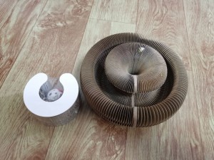 Wholesale cat cardboard toy corrugated organ toy cat play bed